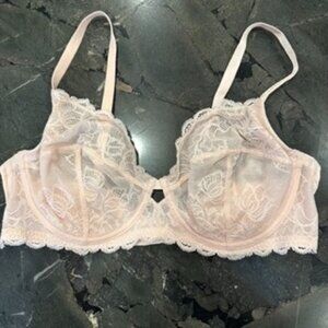 Never Worn - Calvin Klein Seductive Comfort Lace Bra
